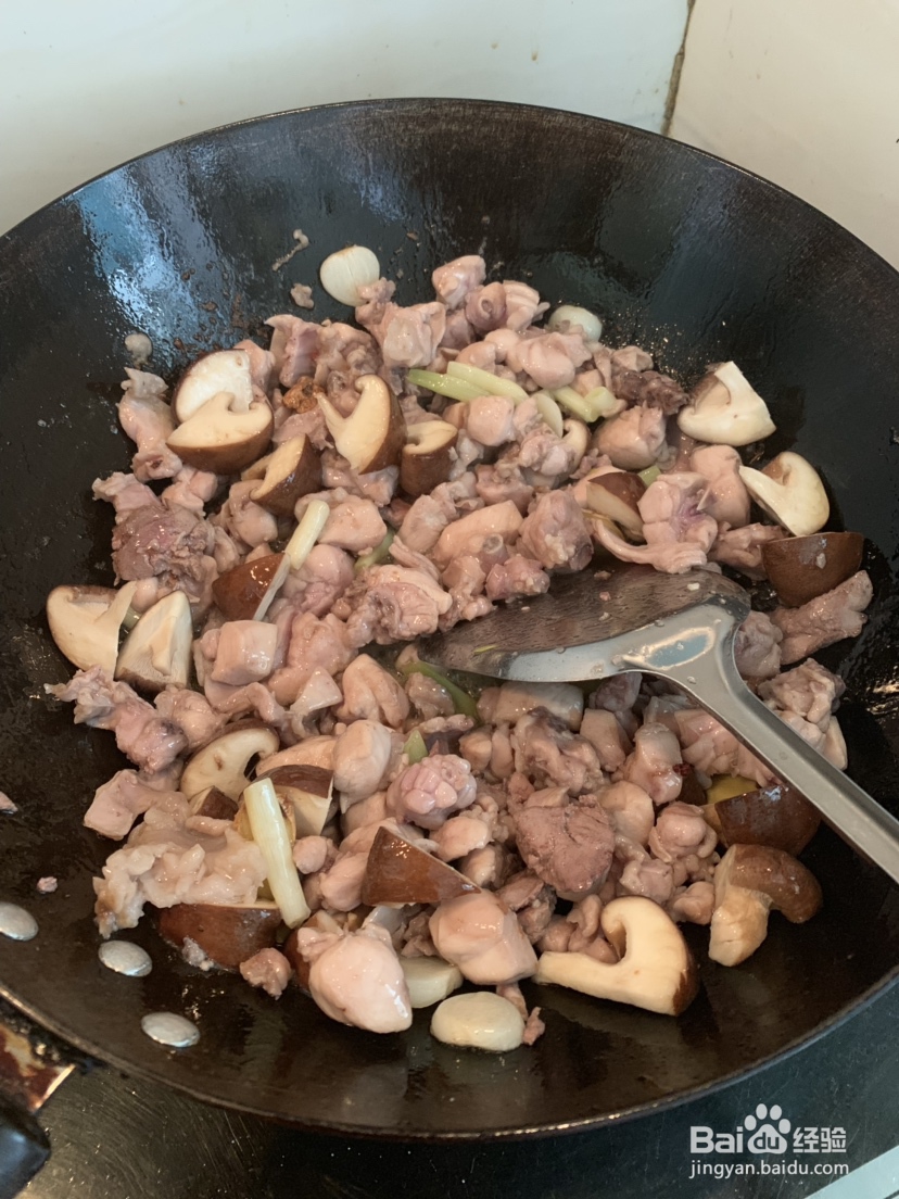 谁都能做好的青笋香菇烧兔肉