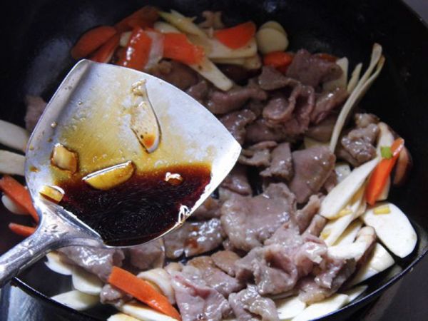 香菇茭白炒肉片