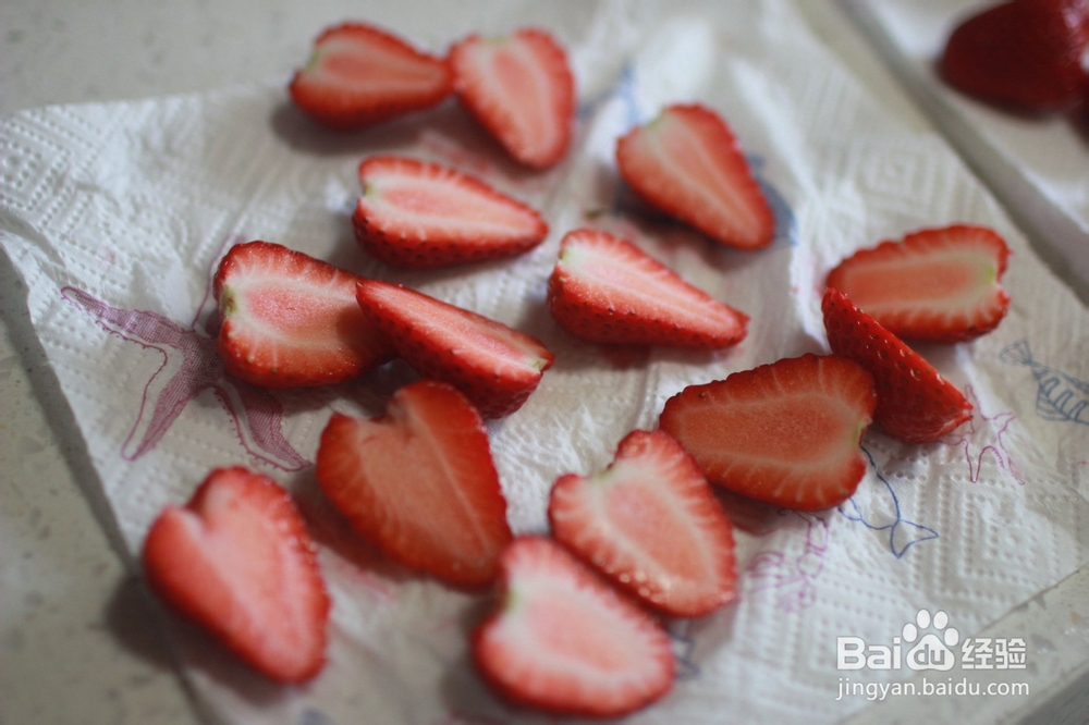 草莓慕斯蛋糕满满一口恋爱的味道!