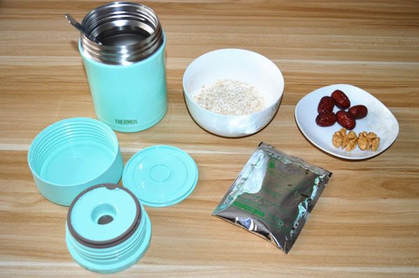 奶香红枣核桃燕麦粥