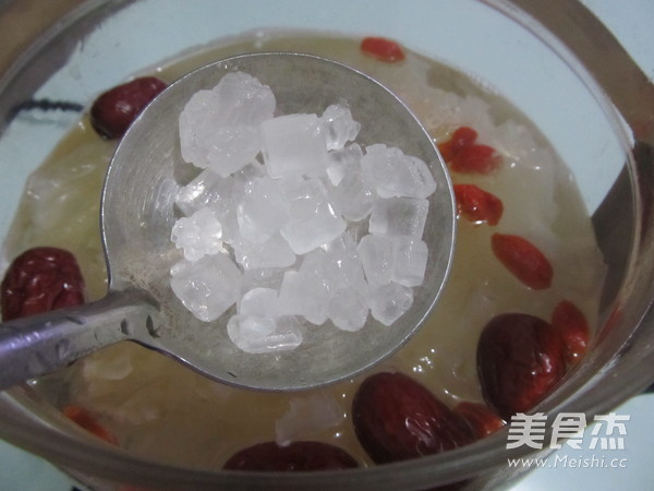 红枣枸杞银耳汤