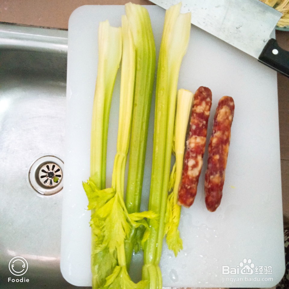 营养美味的芹菜炒腊肠