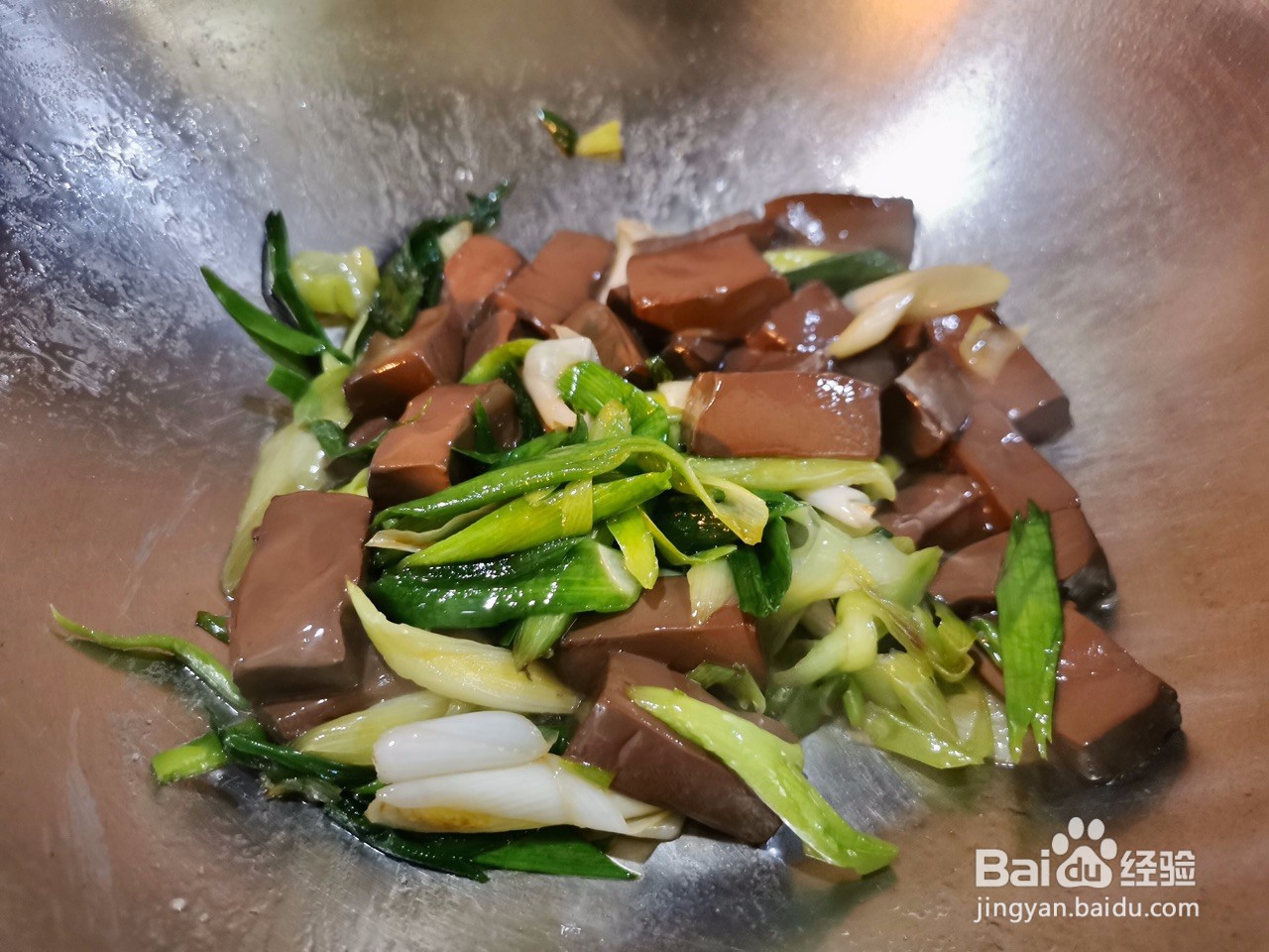 青蒜苗炒鸭血的做法
