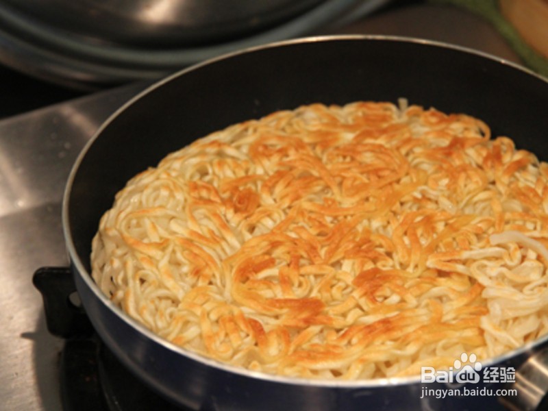 腊肠蹄膀鲜虾炒面