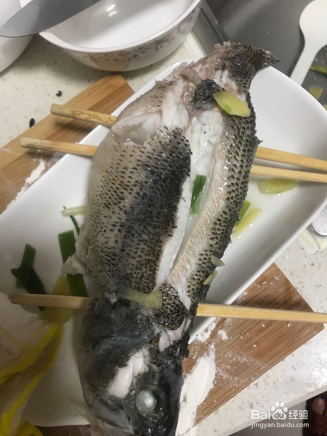 清蒸鲈鱼怎么做才不腥又好吃。