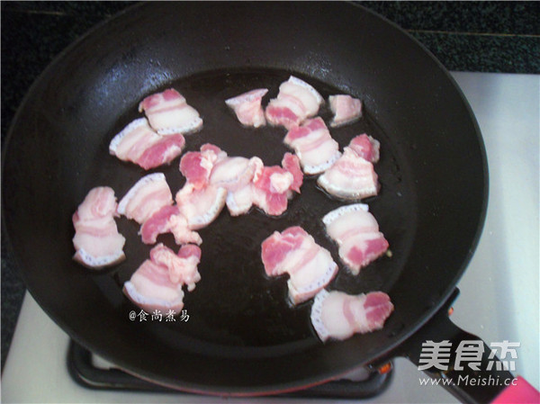 五花肉煸灯笼椒