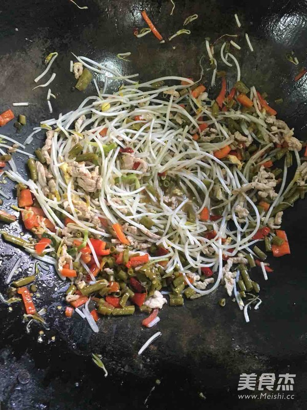 辣豆角炒饭的做法