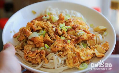 怎么在家里做一份番茄鸡蛋捞面呢？