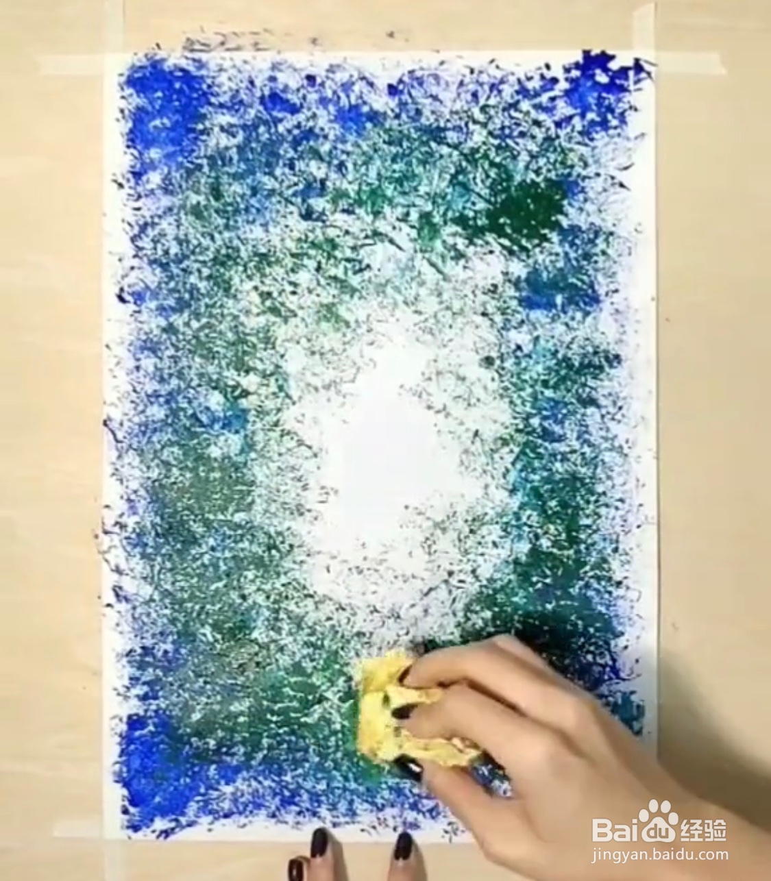 教你用纸团画出仰望树林