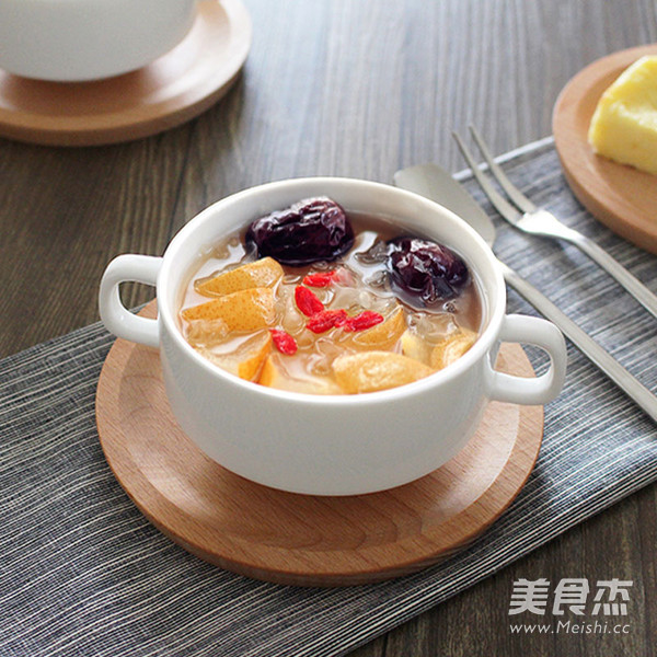 十月静补第九弹:红枣雪梨银耳汤