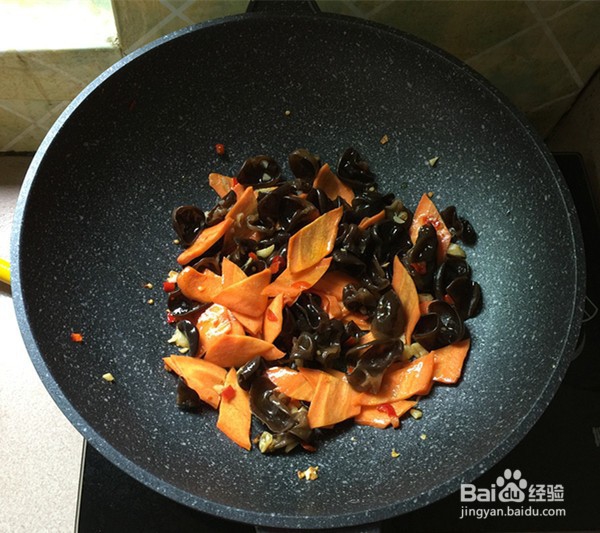 如何自制黑木耳炒西兰花