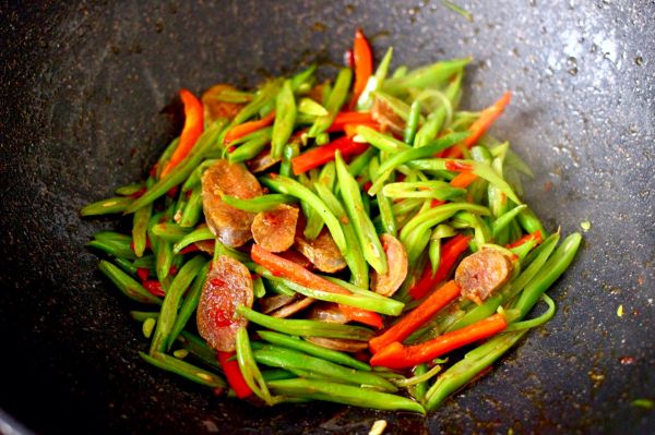 香肠辣爆芸豆丝