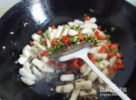 肉末荸荠炒双椒的做法