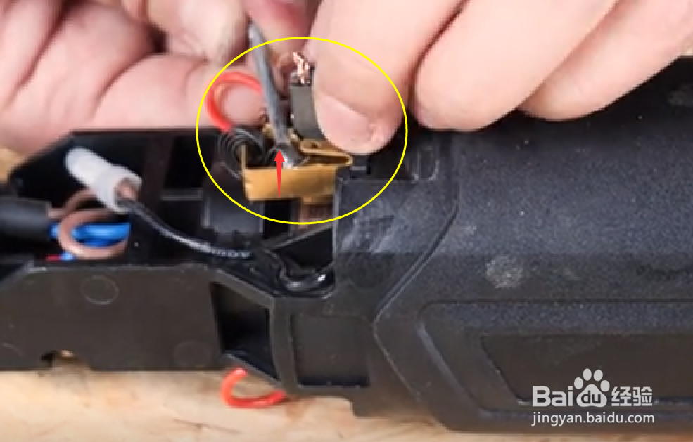 角磨机碳刷怎么换