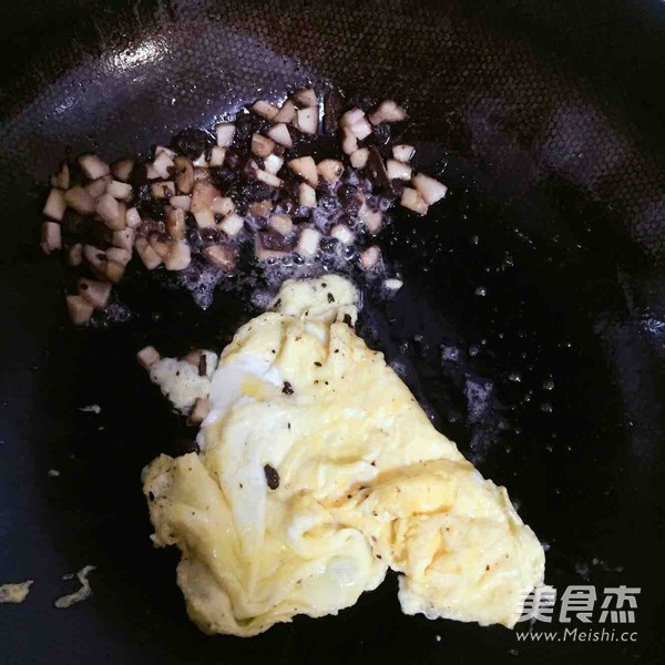 鸡蛋香菇豆豉拌面