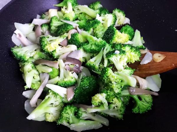 蚝油平菇西蓝花