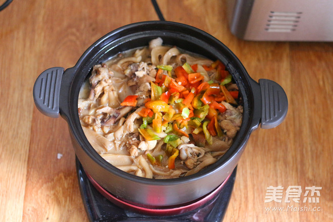 鸡肉炖蘑菇的做法