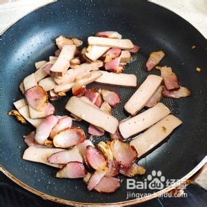 食补养生鸡蛋干腊肉炒青椒的做法