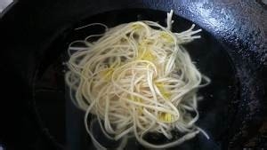 食补佳品蚕豆培根意大利面的做法