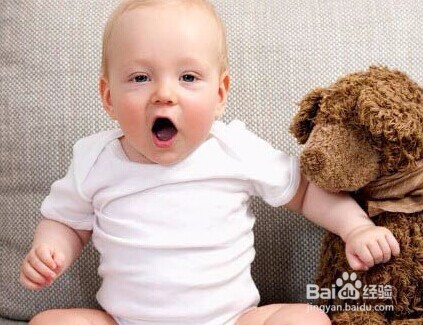 宝宝怕生，胆小、不合群怎么办?