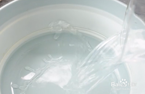 如何去除衣物上的油脂或油渍？