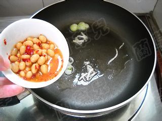 腊八豆烩金钱蛋