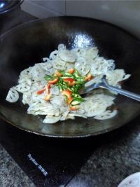 辣炒藕片的做法