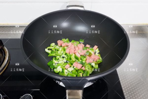 青椒火腿油面筋