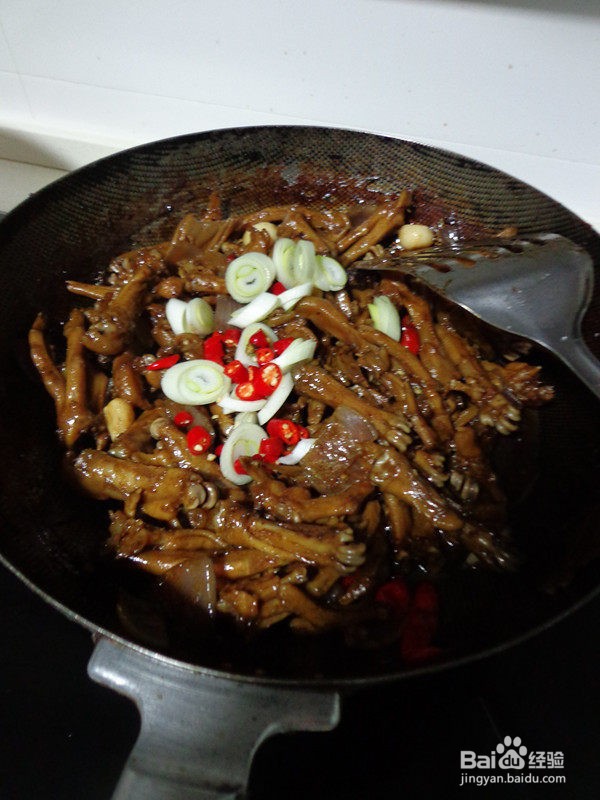 干锅鸭掌做法
