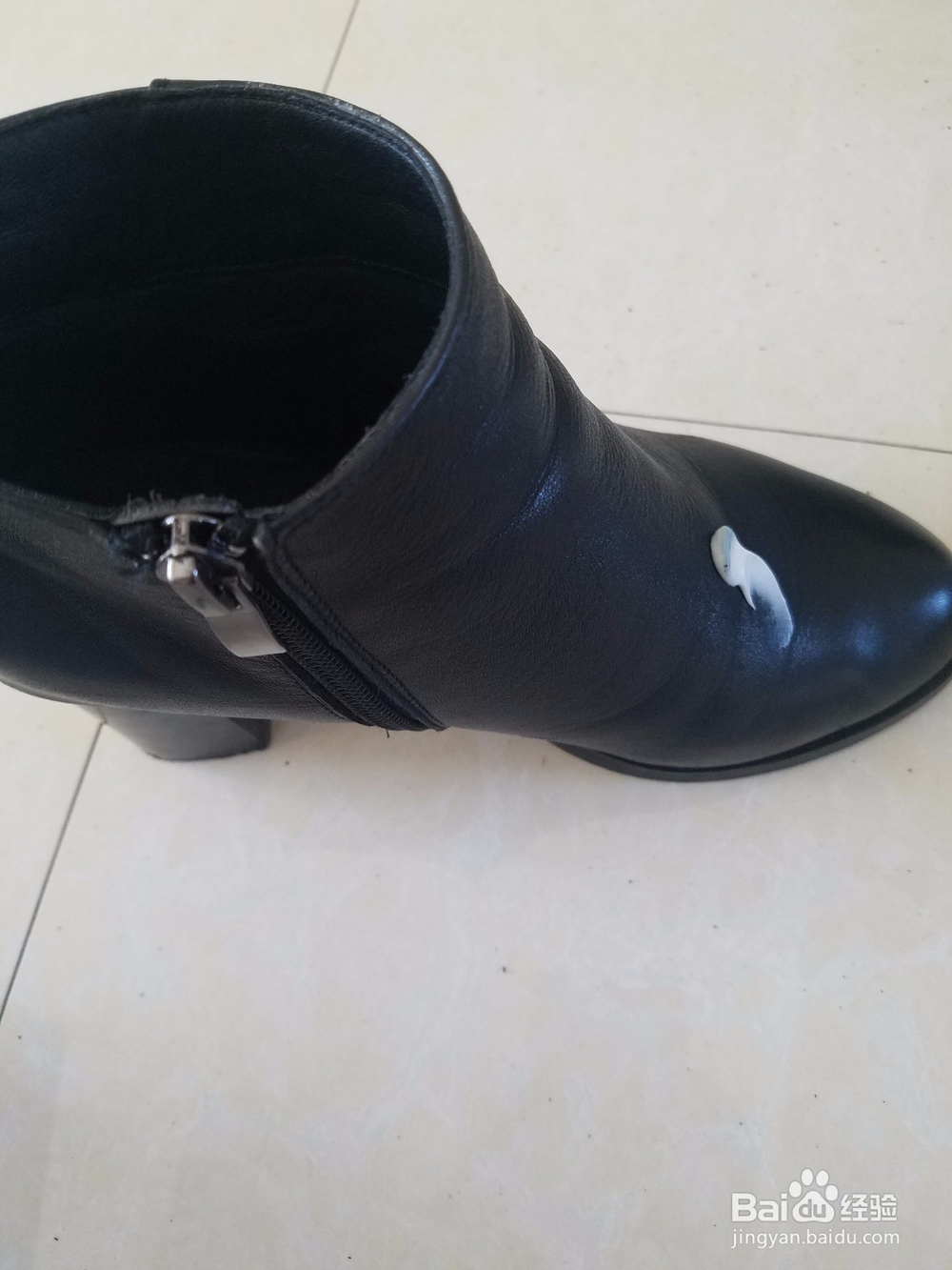 怎样给皮鞋打油