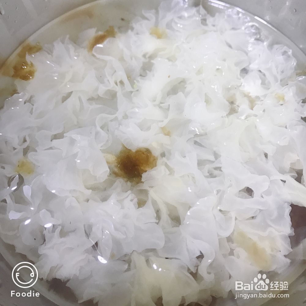 一个人做桃胶皂角米银耳羹