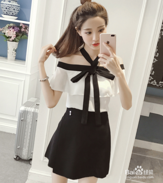 小黑裙应该怎么搭配？