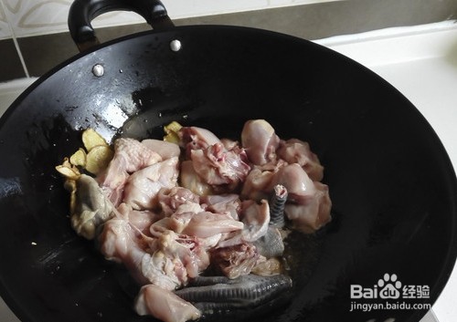 坐月子餐麻油鸡的做法