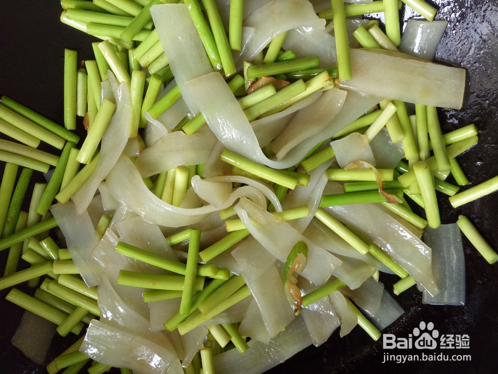 蒜苔炒宽粉的做法