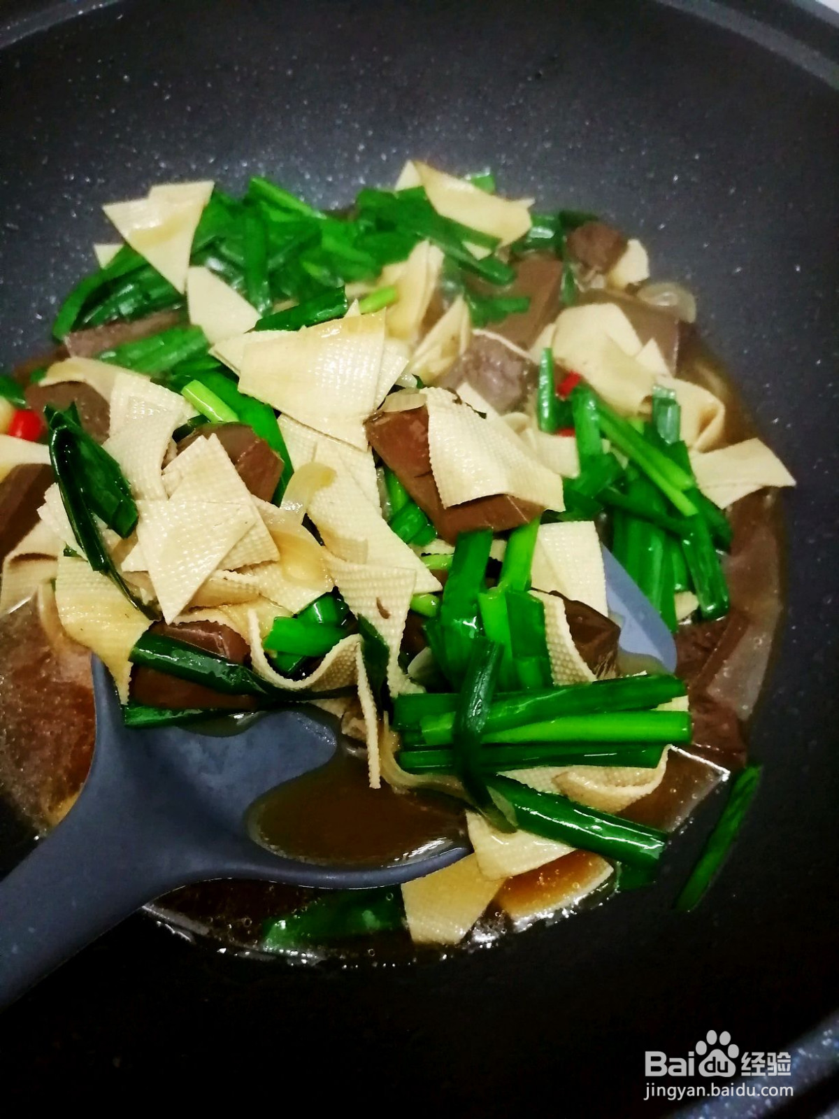 鸭血炖干豆腐的做法
