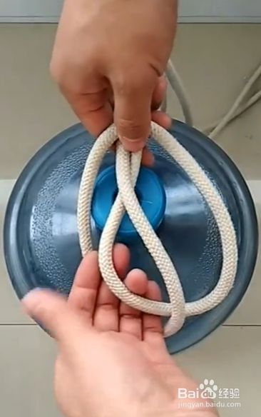 如何用绳子打出一个瓶口结？