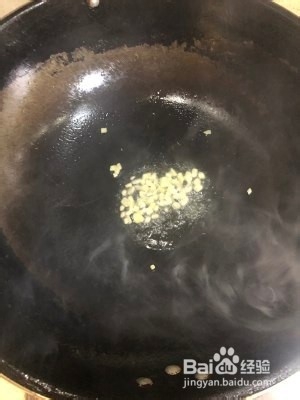 养生食补黄瓜炒香肠的做法