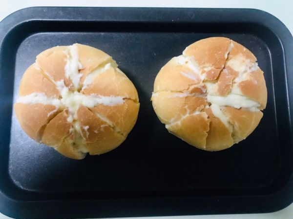 蒜香卡仕达酱面包