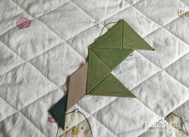 用九巧板怎么拼一个跑步玩耍的小朋友呢？