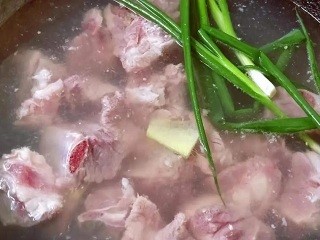 家常版炖排骨怎么做？