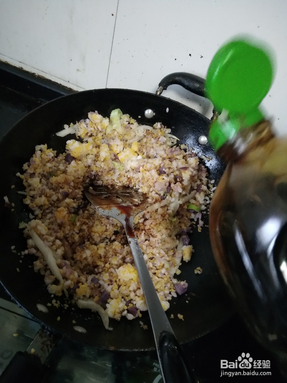 蹄膀罐头肉炒米饭