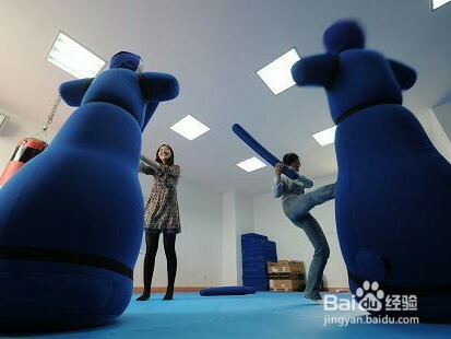 在亲面前控制不了自己的情绪怎么办？