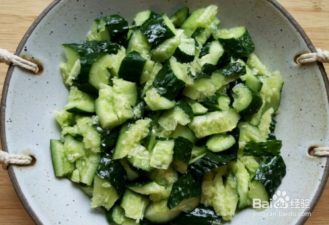 如何做出凉拌黄瓜素鸡？