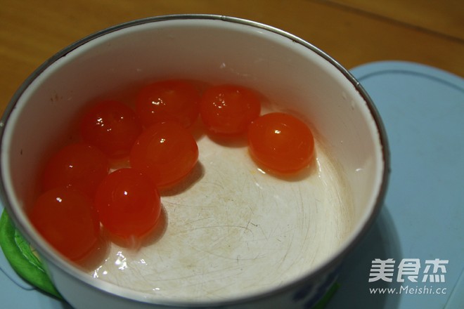 蛋黄酥的家常做法