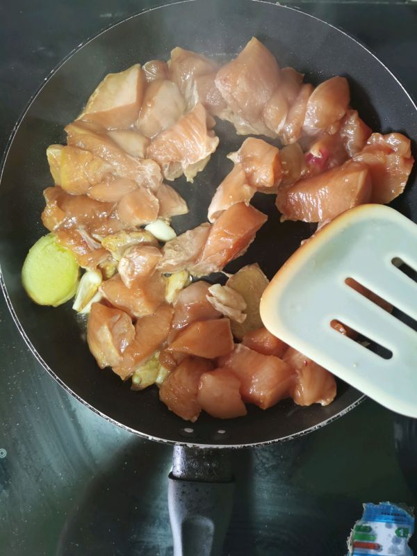 土豆咖喱鸡胸粒