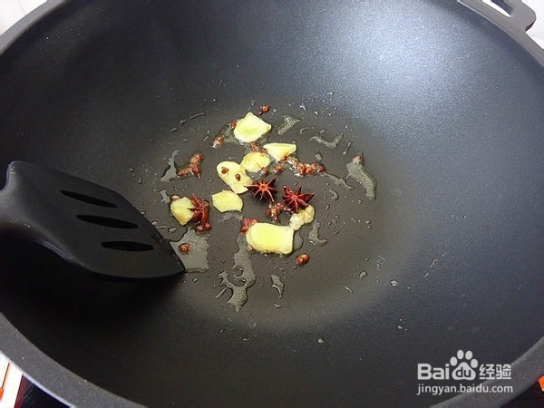 香菇焖排骨的做法