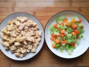 健身的鸡胸肉也可以炒着吃鸡胸肉炒三丁