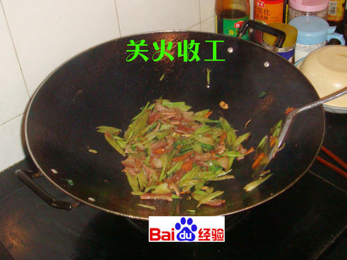 春节美食熏肉炒西芹