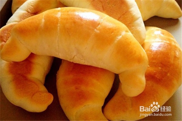 <b>怎样用蛋挞皮做牛角面包</b>