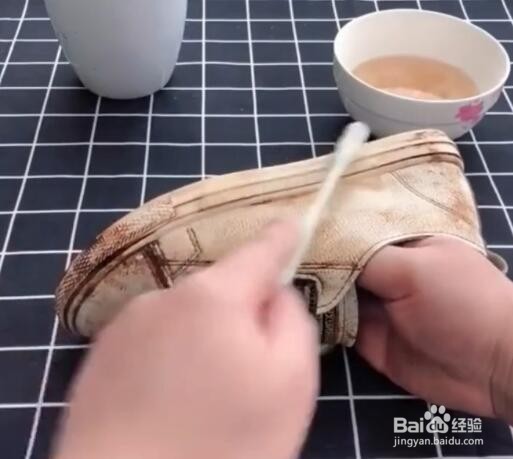 小白鞋发黄怎么办